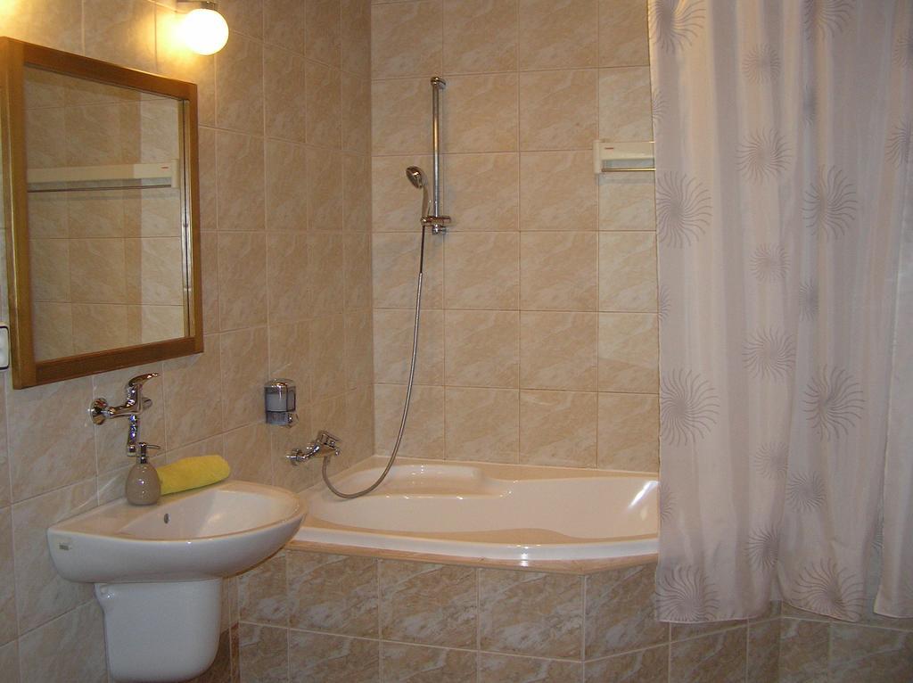 Hotel Slnecny Dvor Μιχάλοβτσε Δωμάτιο φωτογραφία