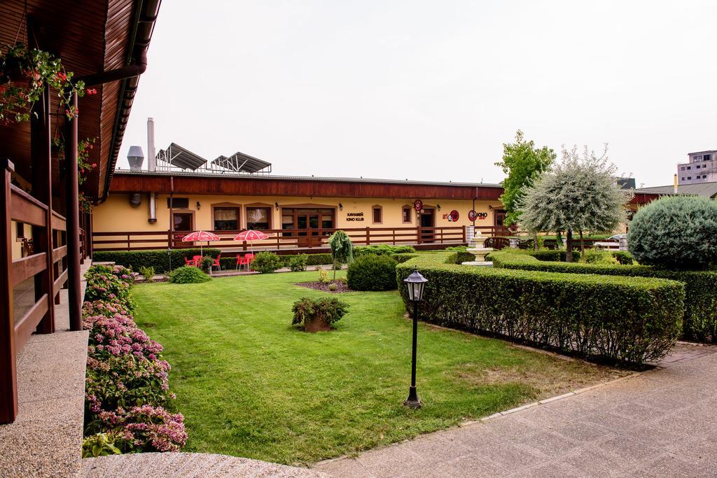 Hotel Slnecny Dvor Μιχάλοβτσε Εξωτερικό φωτογραφία