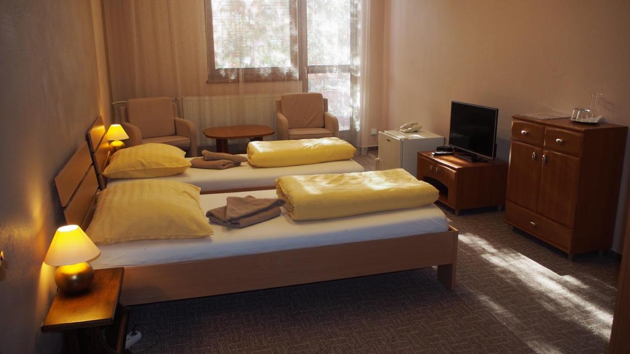 Hotel Slnecny Dvor Μιχάλοβτσε Εξωτερικό φωτογραφία