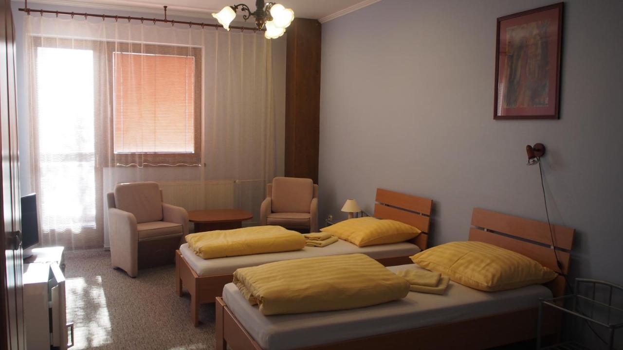 Hotel Slnecny Dvor Μιχάλοβτσε Εξωτερικό φωτογραφία