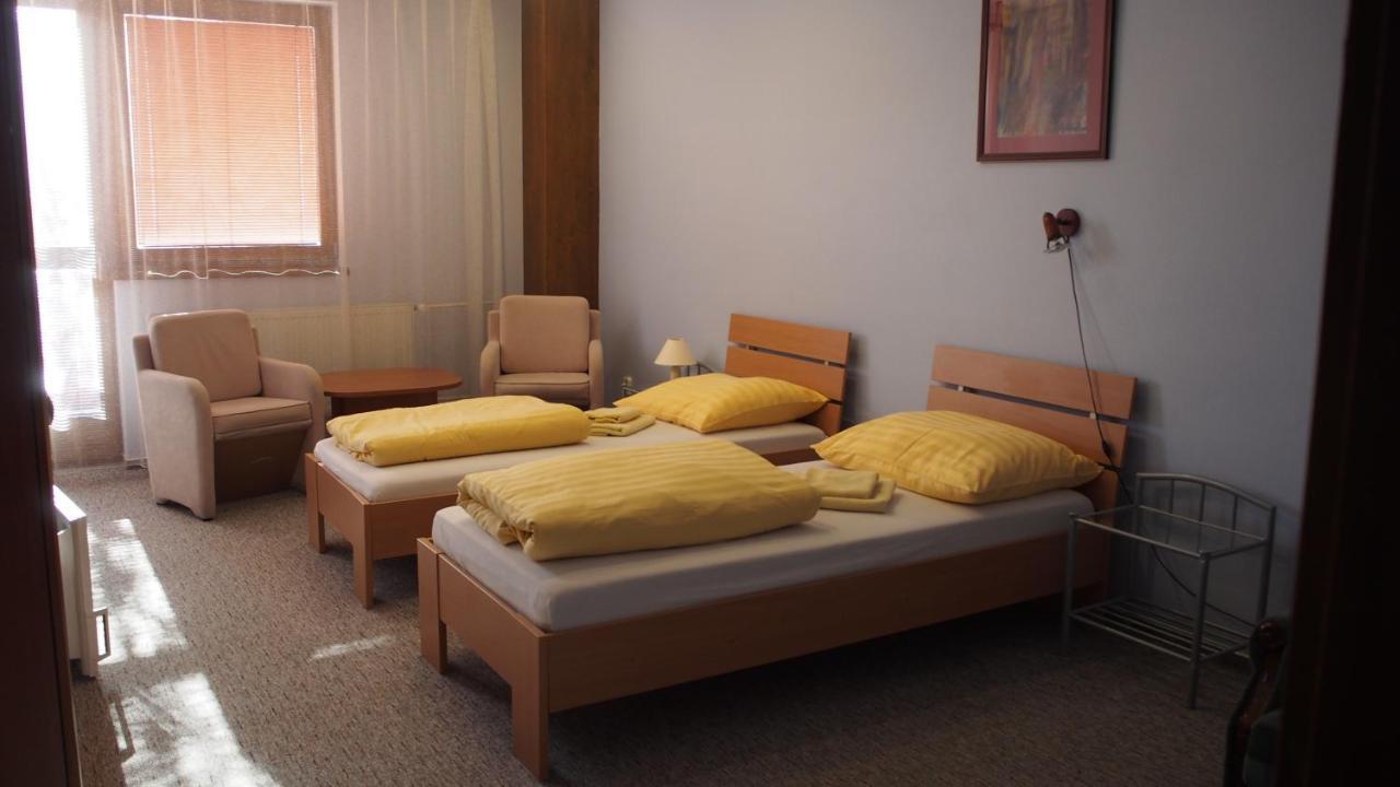 Hotel Slnecny Dvor Μιχάλοβτσε Εξωτερικό φωτογραφία