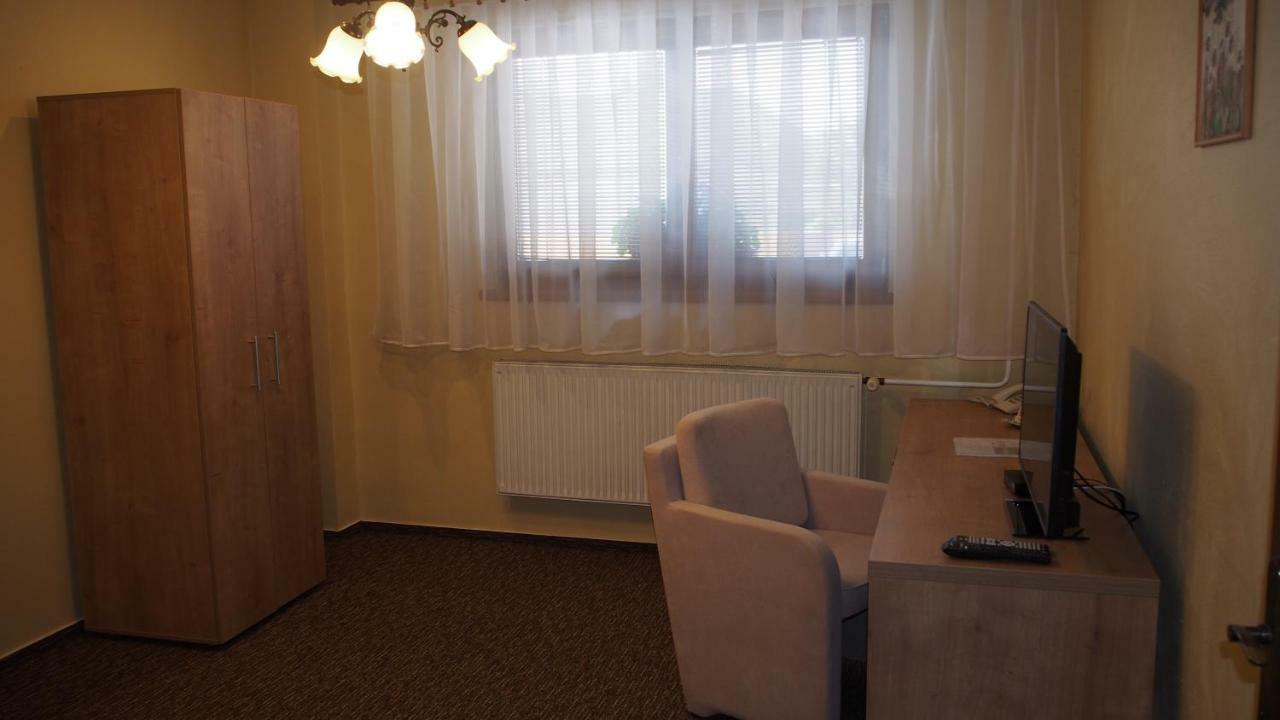 Hotel Slnecny Dvor Μιχάλοβτσε Εξωτερικό φωτογραφία